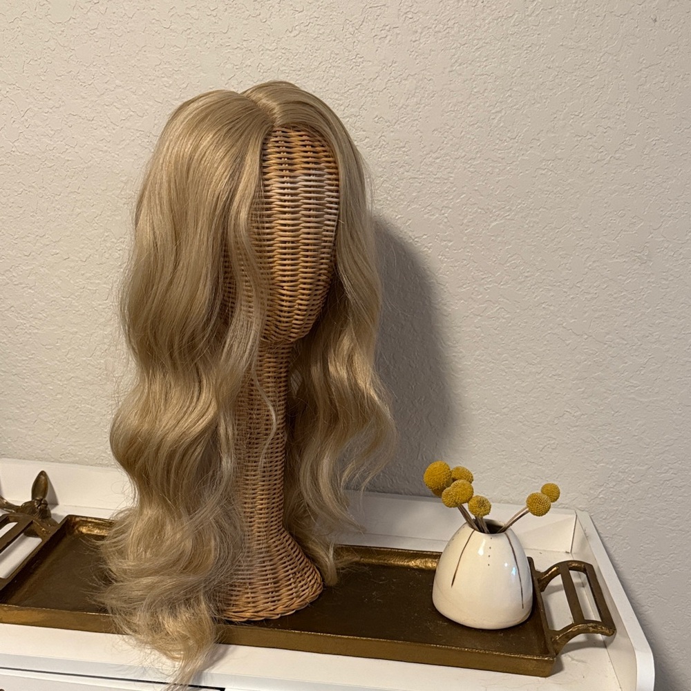 jb Corinna beautiful blonde wig with ear to ear lace